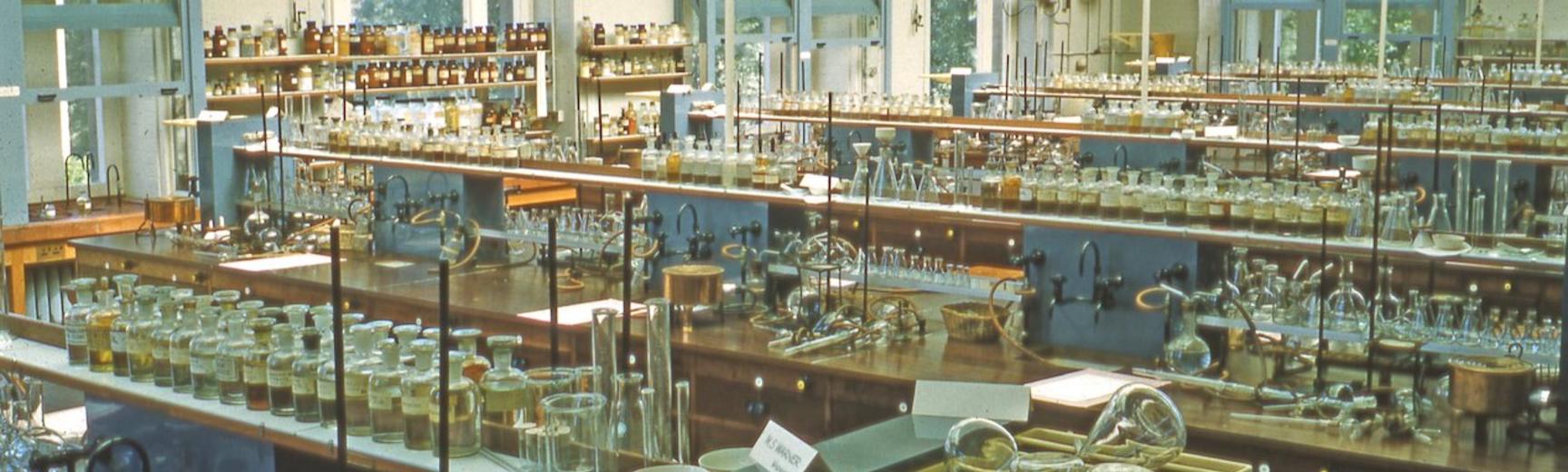 Photo of the inside of the Dyson Perrins Organic Teaching Laboratory