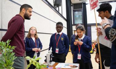 School pupils taking part in the Raise the Pulse activity at the University of Oxford